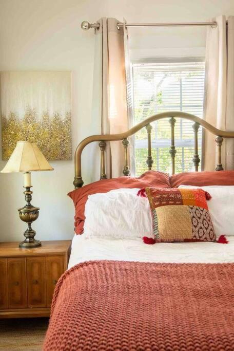 Holiday home Home/2br/close To Everything!